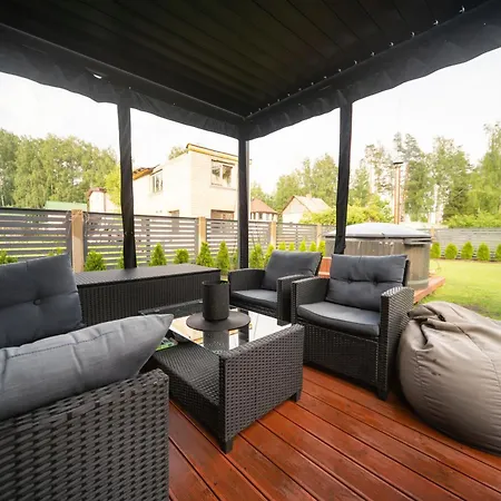 Сasa de vacaciones Romantic House Nandi Rezidence Janupietis Mellupi
